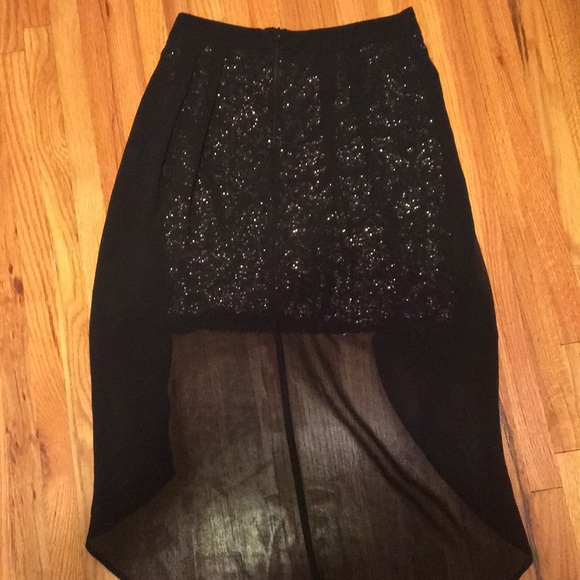Gold sequin mini skirt with black high low overlay - Picture 4 of 4